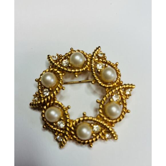 Vintage Circle Brooch Pin Faux Pearl Rhinestones Gold Tone Rope Nautical 2” - Picture 5 of 6